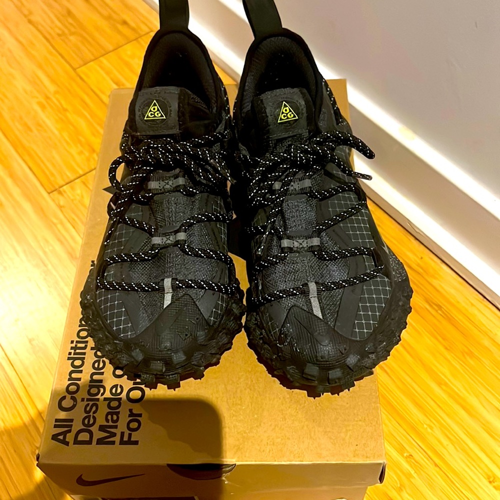 ACG mountain fly low GTX SE size 4 men’s 5.5 woman’s